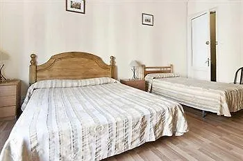 **  فندق La Casa De Emilia برشلونة إسبانيا